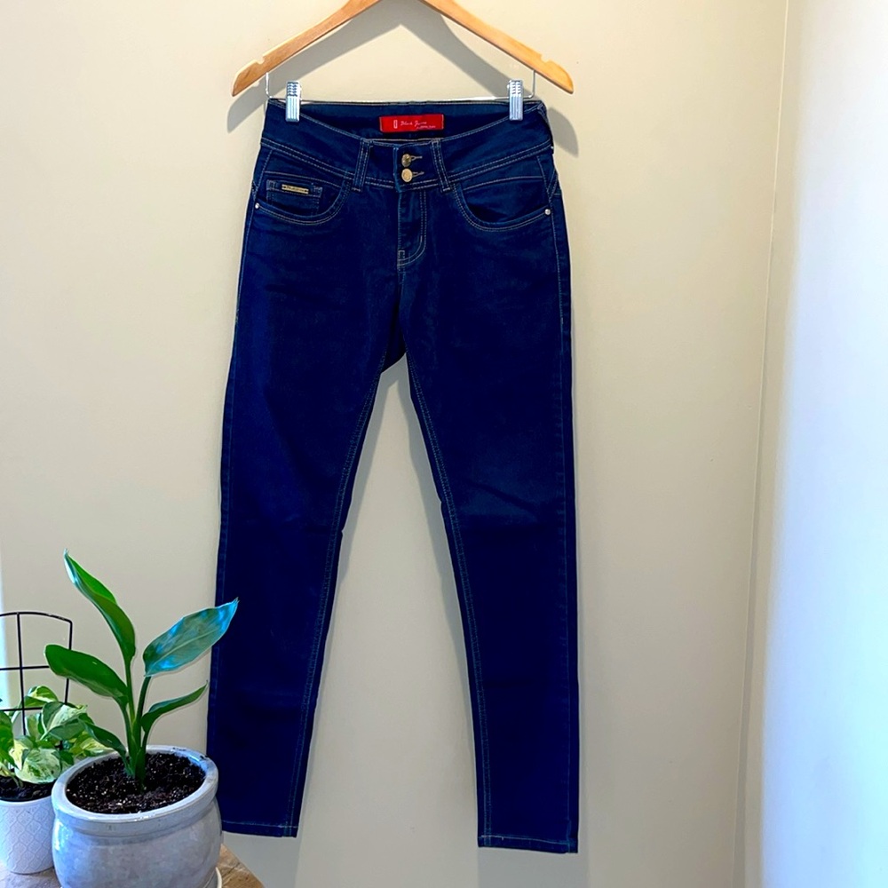 BLACK JEANS (Brand) - “Butt Lift” Denim